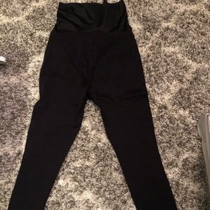 MATERNITY LEGGINGS IN SEAMED PONTE